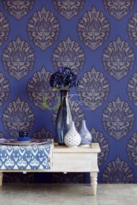 Tapet clasic elegant cu elemente decorative de bleumarin si gri.